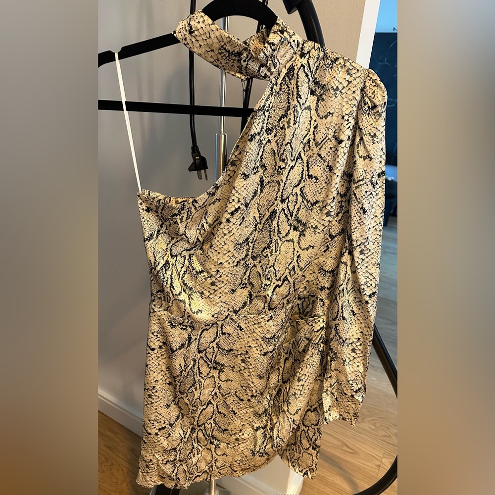 Woman’s short dress size 10 US